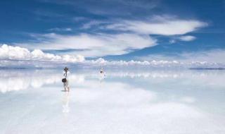 玻利维亚的乌尤尼盐沼